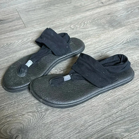 Sanuk Black Sandals Size 8 - Picture 1 of 5